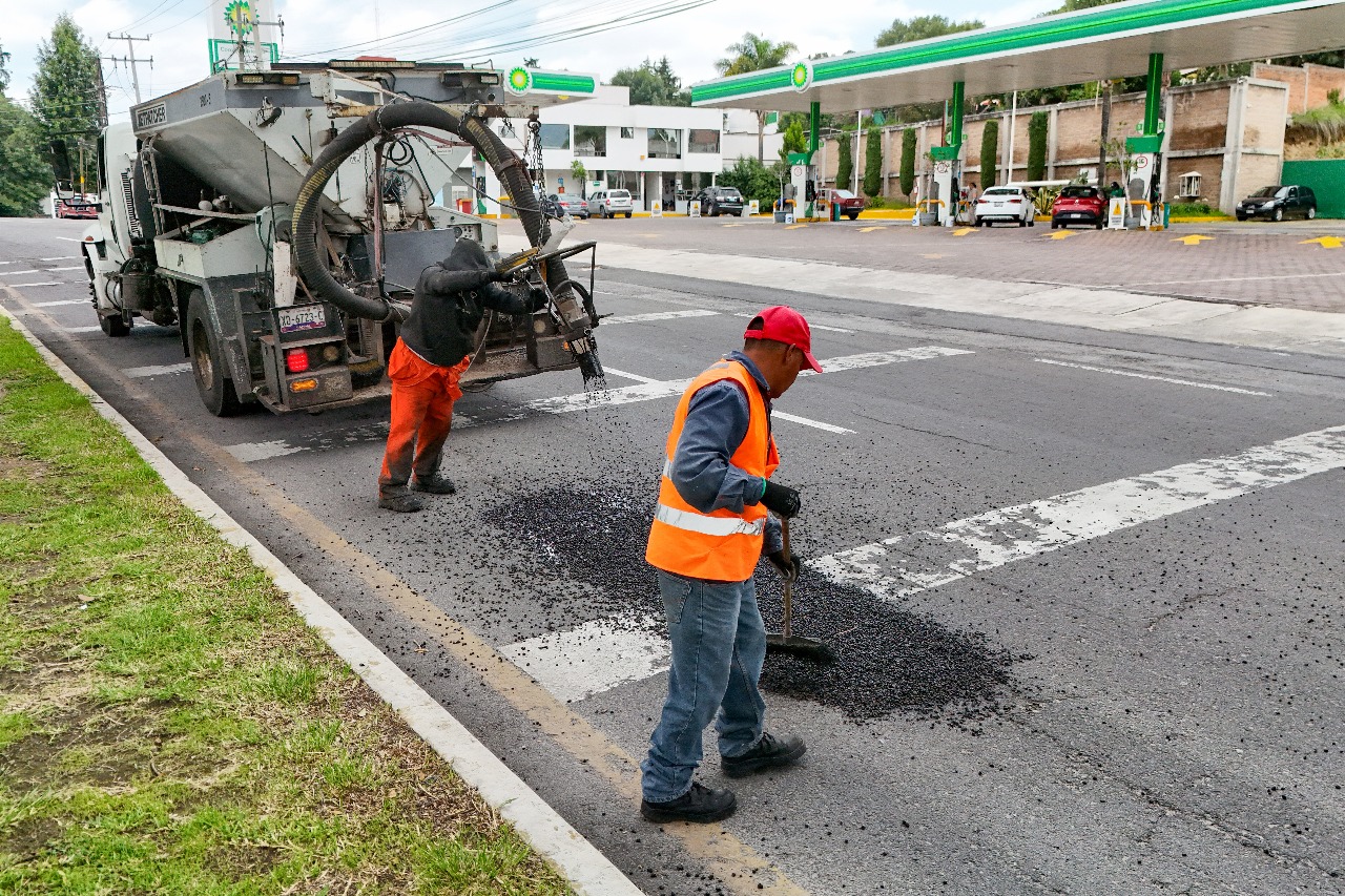 Intensifica el Ayuntamiento de Tlaxcala bacheo en el Centro Histórico y colonias con más tránsito vehicular